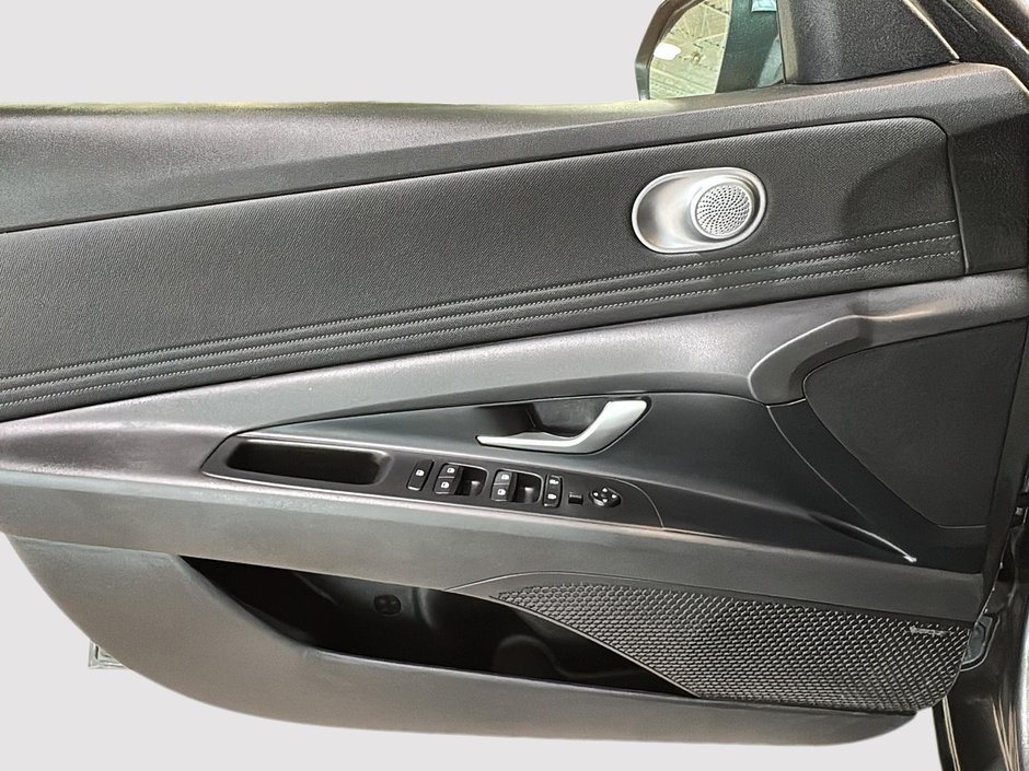 Hyundai Elantra LUXURY TOIT OUVRANT GPS CARPLAY CUIR CHAUFFANTS 2024-18