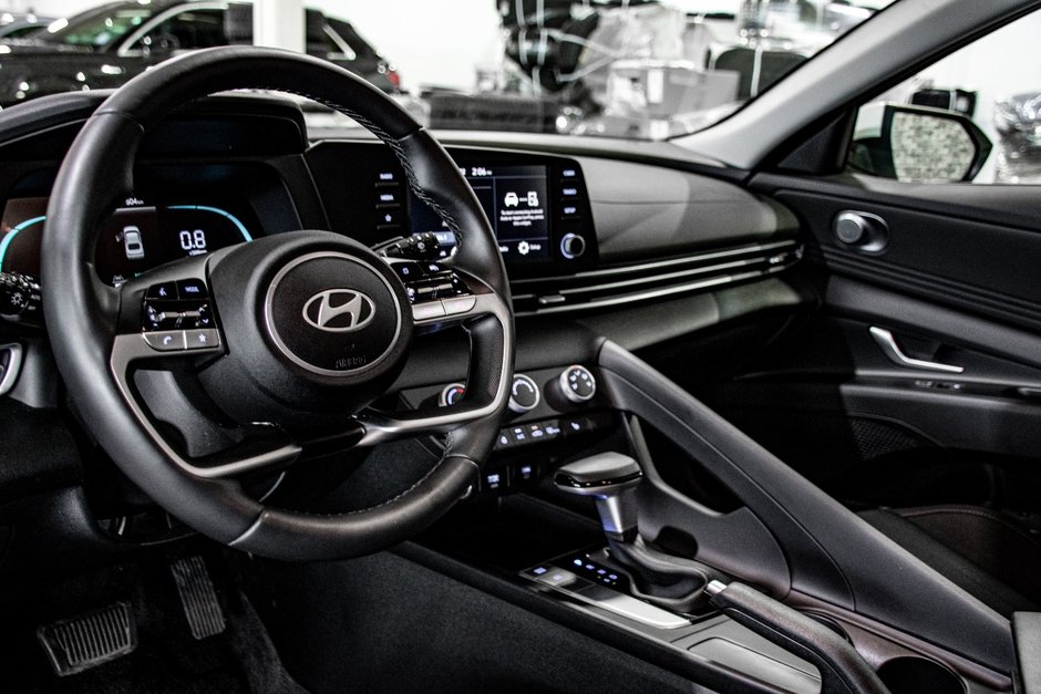 Hyundai Elantra PREFERRED CARPLAY CAMERA KEYLESS  VOLANT CHAUFFANT 2025-14