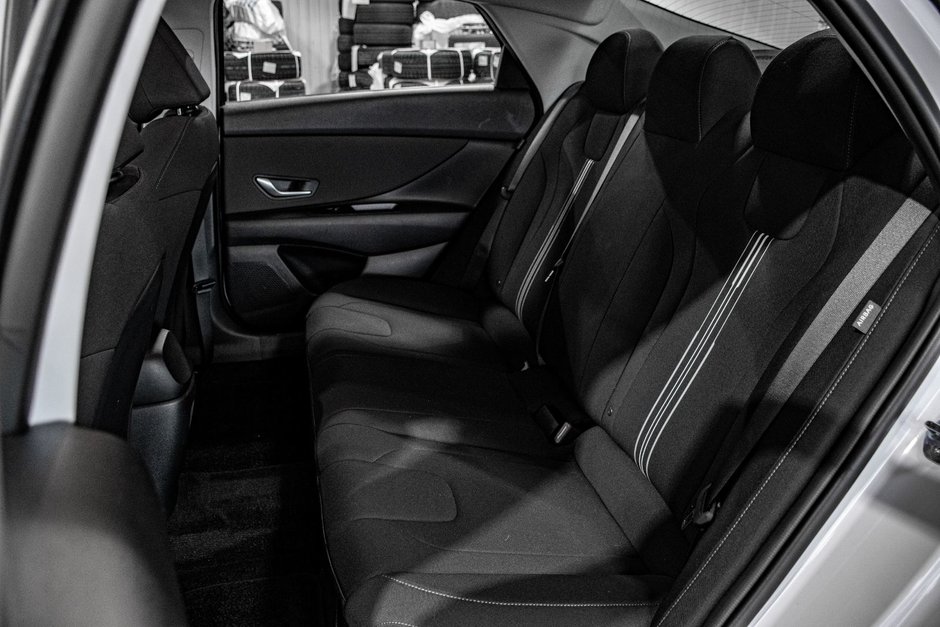 Hyundai Elantra PREFERRED CARPLAY CAMERA KEYLESS  VOLANT CHAUFFANT 2025-18