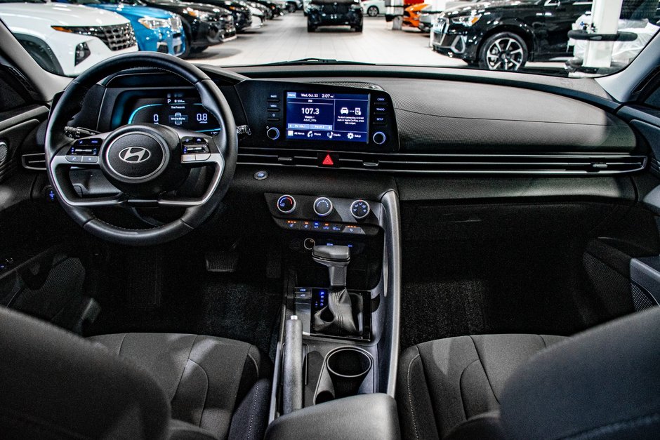 Hyundai Elantra PREFERRED CARPLAY CAMERA KEYLESS  VOLANT CHAUFFANT 2025-2