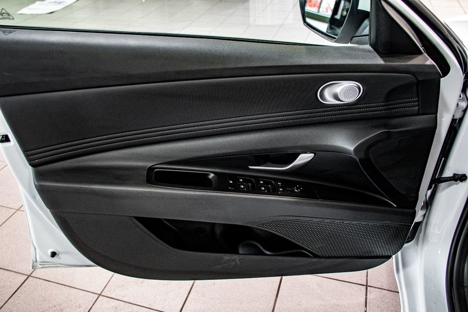 Hyundai Elantra PREFERRED CARPLAY CAMERA KEYLESS  VOLANT CHAUFFANT 2025-15