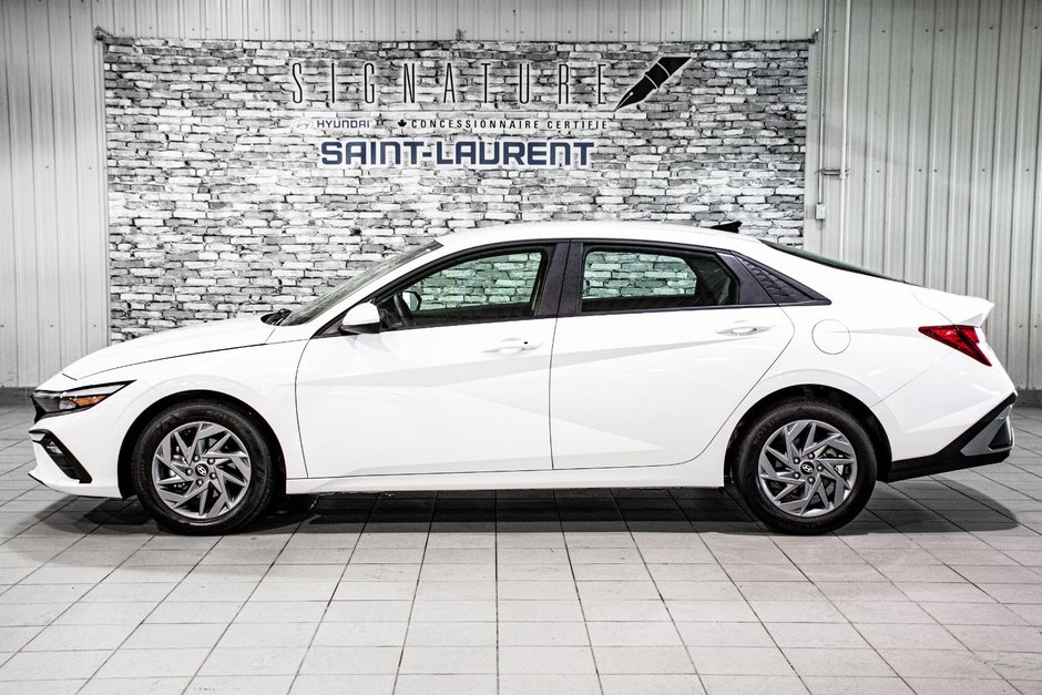 Hyundai Elantra PREFERRED CARPLAY CAMERA KEYLESS  VOLANT CHAUFFANT 2025-12