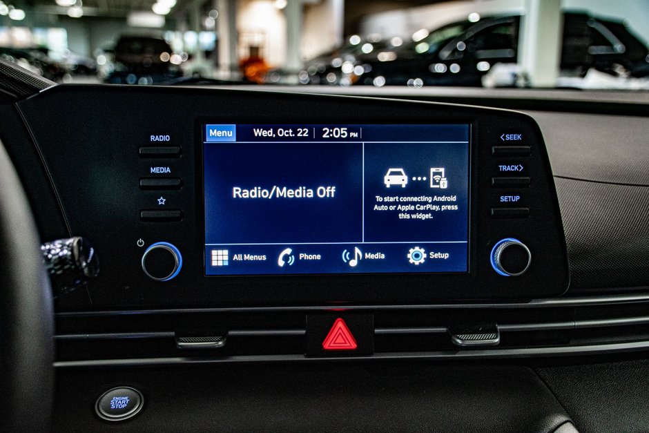 Hyundai Elantra PREFERRED CARPLAY CAMERA KEYLESS  VOLANT CHAUFFANT 2025-20