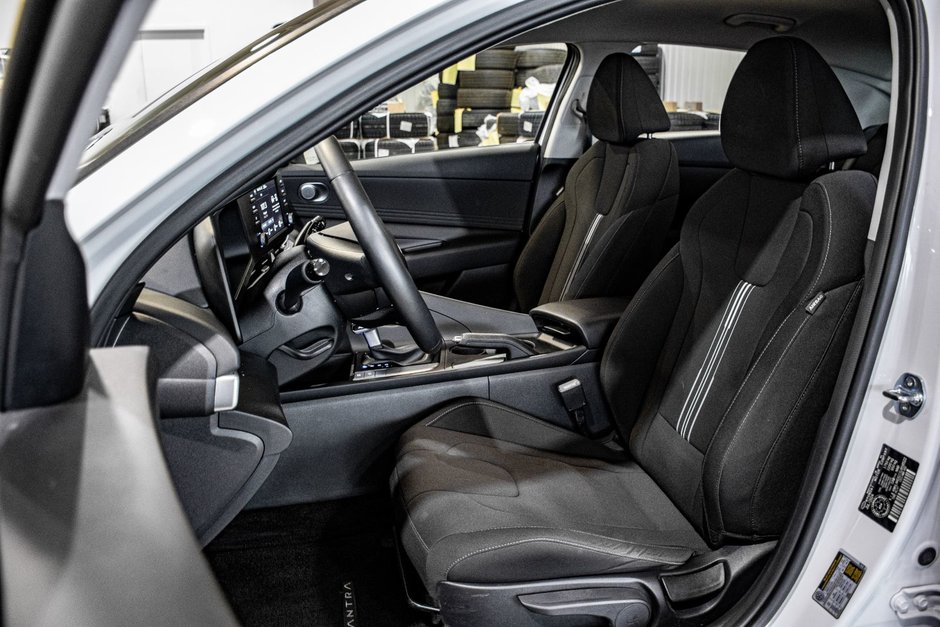 Hyundai Elantra PREFERRED CARPLAY CAMERA KEYLESS  VOLANT CHAUFFANT 2025-16