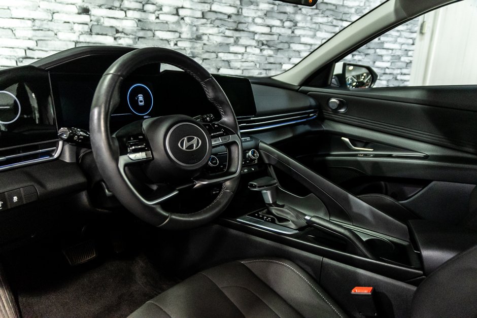 Hyundai Elantra PREFERRED TECH PACKAGE TOIT CARPLAY CAMERA KEYLESS 2025-19