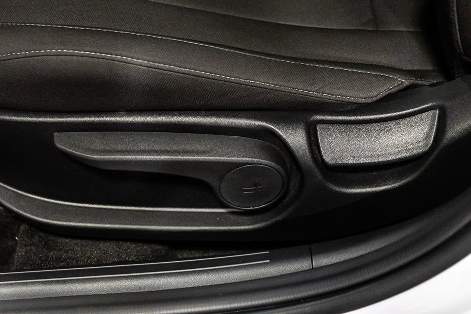 Hyundai Elantra PREFERRED TECH PACKAGE TOIT CARPLAY CAMERA KEYLESS 2025-16