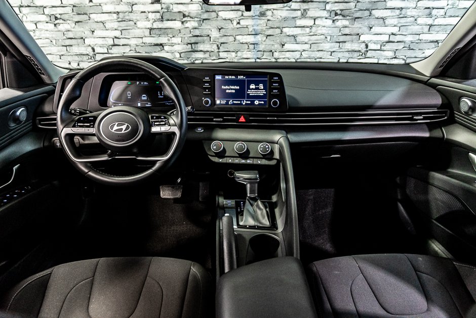 Hyundai Elantra PREFERRED CARPLAY CAMERA KEYLESS  VOLANT CHAUFFANT 2025-3