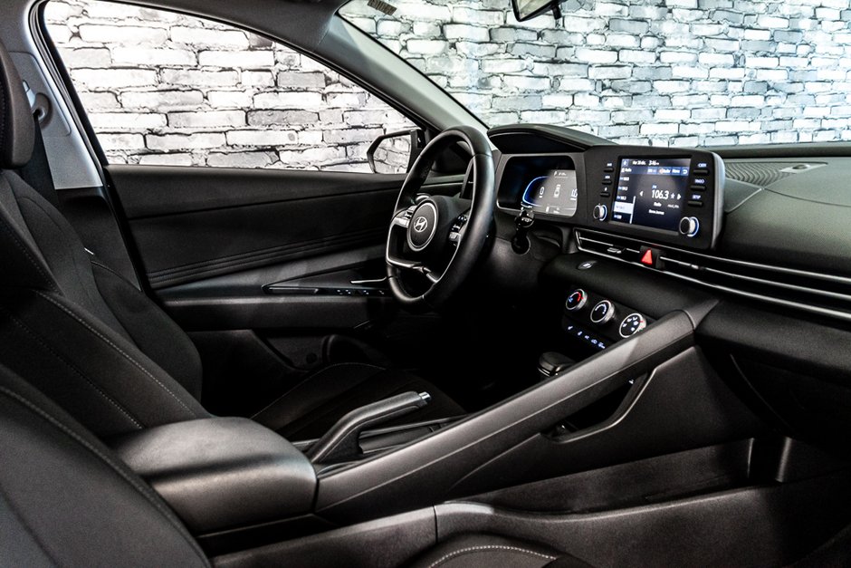 Hyundai Elantra PREFERRED CARPLAY CAMERA KEYLESS  VOLANT CHAUFFANT 2025-19