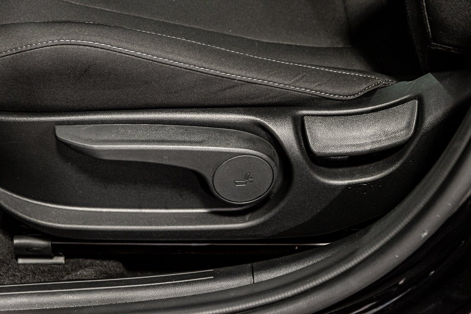 Hyundai Elantra PREFERRED CARPLAY CAMERA KEYLESS  VOLANT CHAUFFANT 2025-16