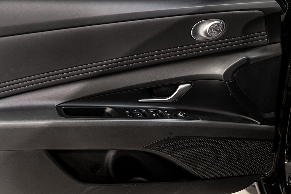 Hyundai Elantra PREFERRED CARPLAY CAMERA KEYLESS  VOLANT CHAUFFANT 2025-15