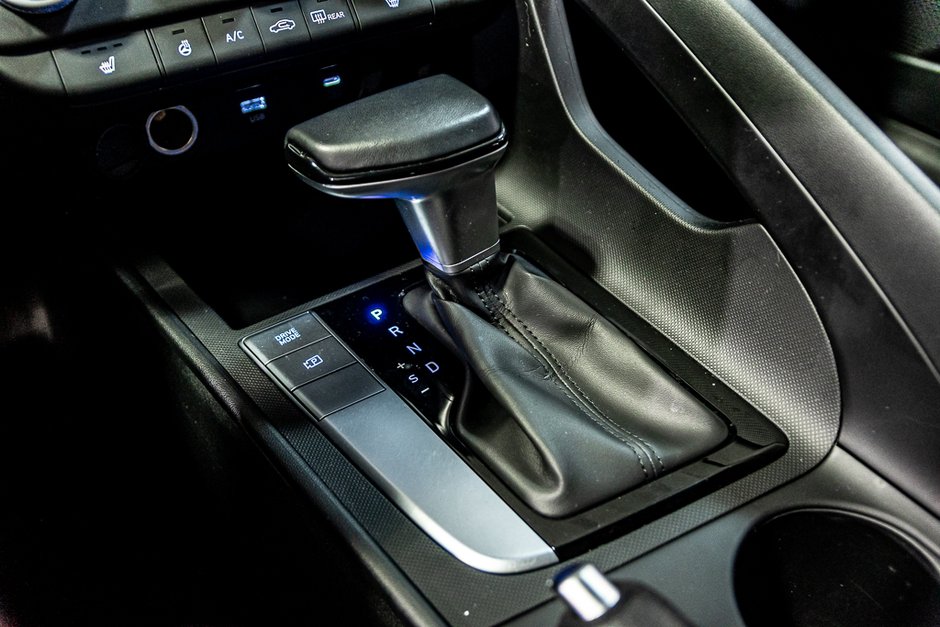 Hyundai Elantra PREFERRED CARPLAY CAMERA KEYLESS  VOLANT CHAUFFANT 2025-28