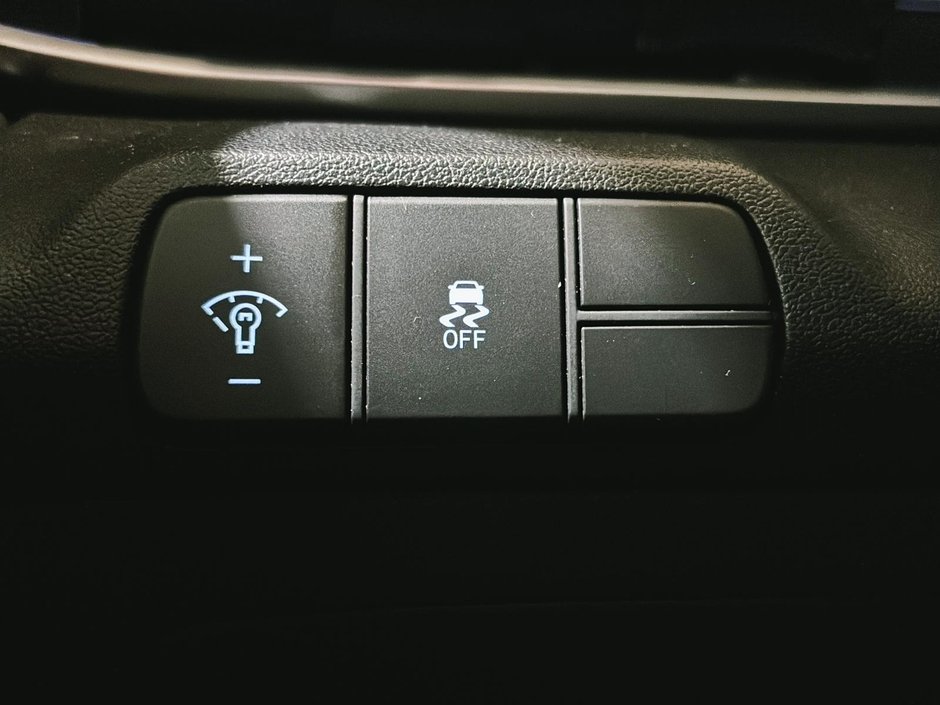 Hyundai Elantra PREFERRED TECH TOIT VOLANT CHAUFFANT CARPLAY CAM. 2025-27