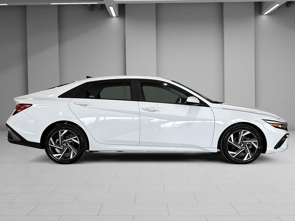 Hyundai Elantra PREFERRED TECH PACKAGE TOIT CARPLAY CAMERA KEYLESS 2025-10