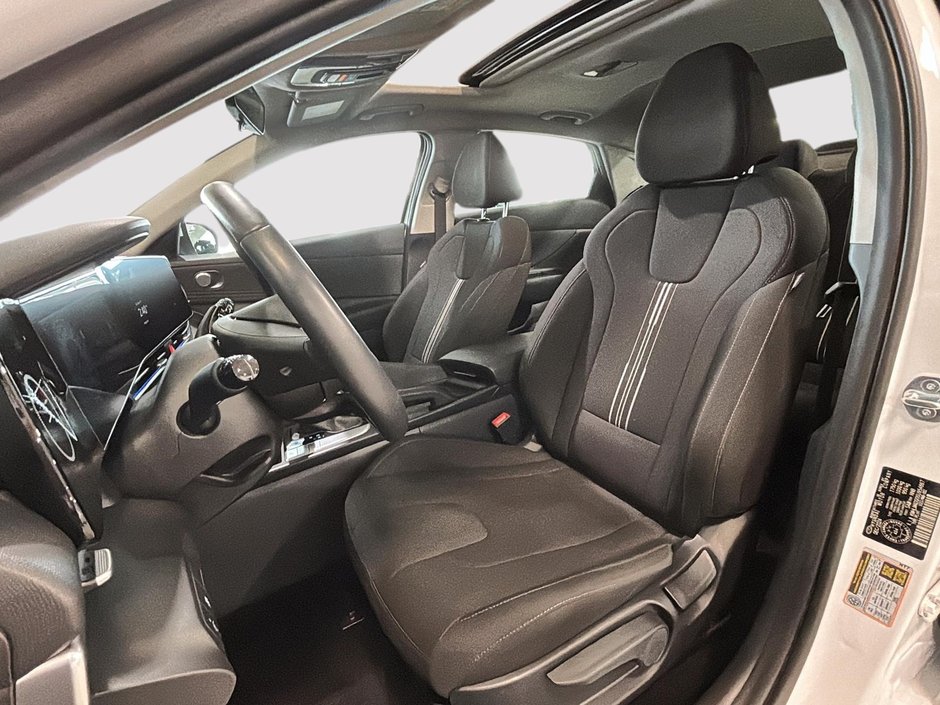 Hyundai Elantra PREFERRED TECH PACKAGE TOIT CARPLAY CAMERA KEYLESS 2025-14