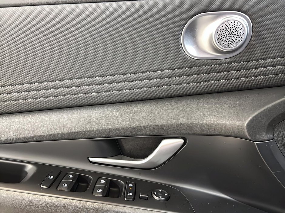 Hyundai Elantra PREFERRED TECH PACKAGE TOIT CARPLAY CAMERA KEYLESS 2025-28