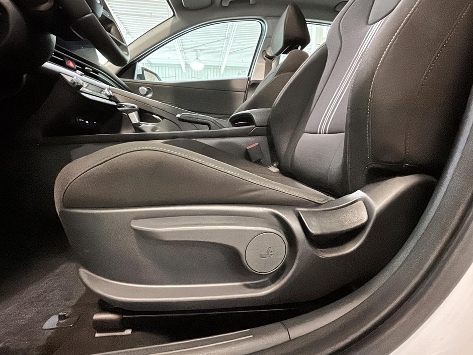 Hyundai Elantra PREFERRED TECH PACKAGE TOIT CARPLAY CAMERA KEYLESS 2025-15