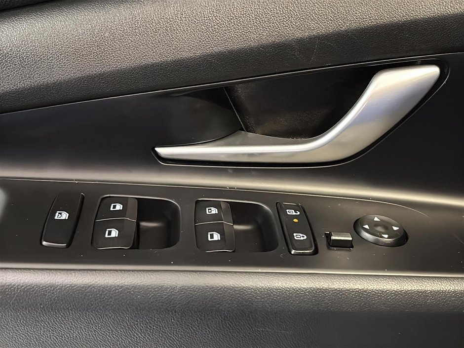 Hyundai Elantra PREFERRED TECH TOIT VOLANT CHAUFFANT CARPLAY CAM. 2025-29