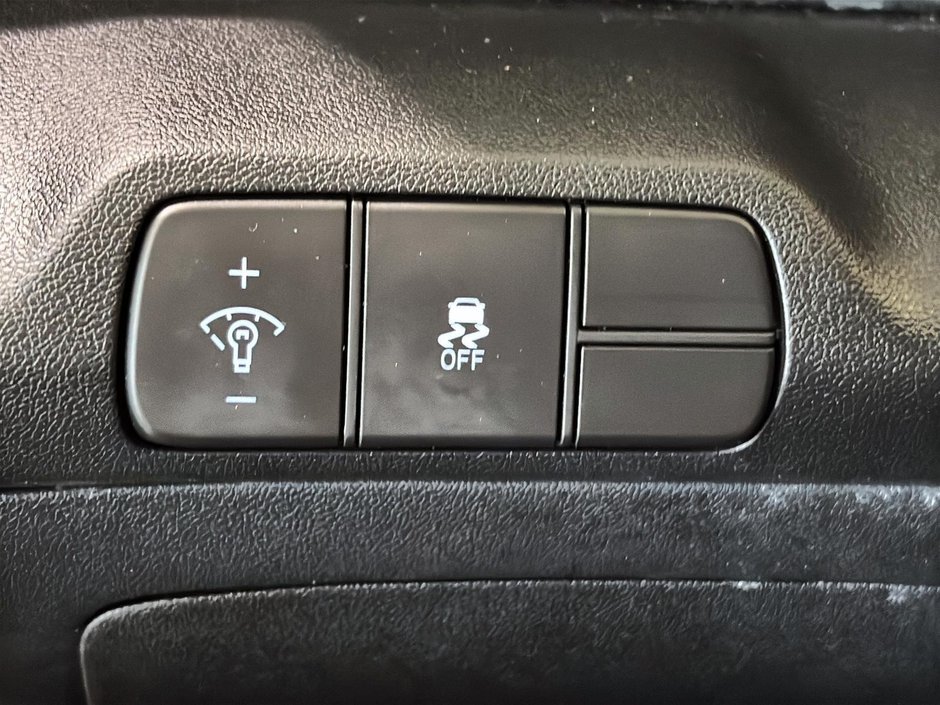 Hyundai Elantra PREFERRED TECH TOIT VOLANT CHAUFFANT CARPLAY CAM. 2025-30