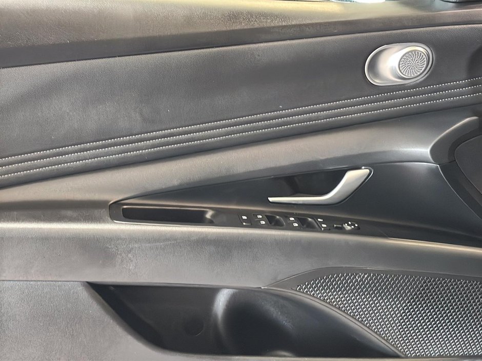 Hyundai Elantra PREFERRED TECH TOIT VOLANT CHAUFFANT CARPLAY CAM. 2025-13