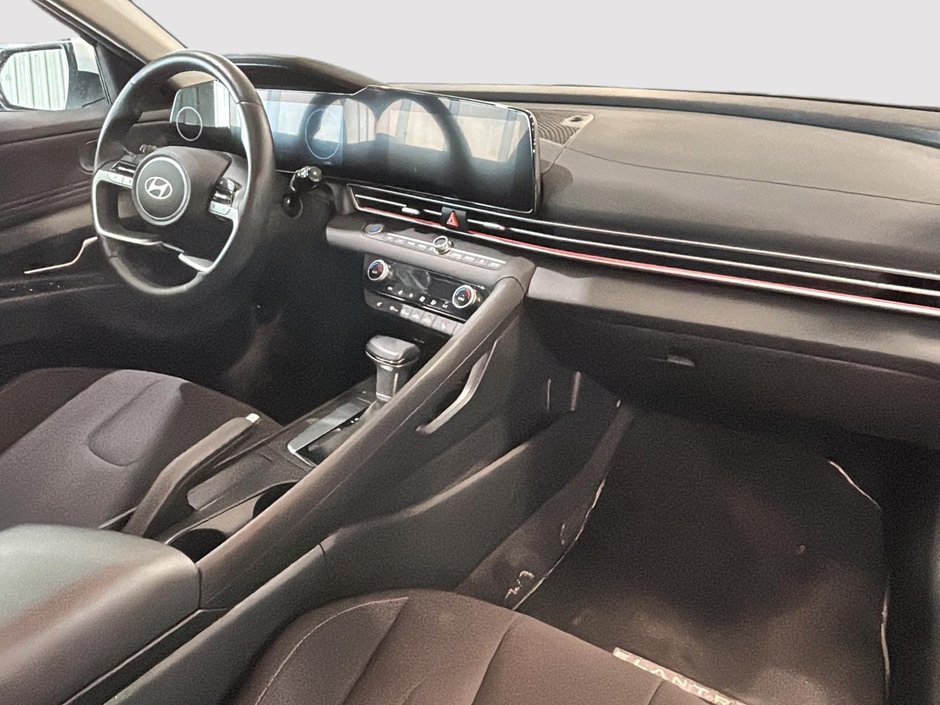 Hyundai Elantra PREFERRED TECH PACKAGE TOIT CARPLAY CAMERA KEYLESS 2025-11