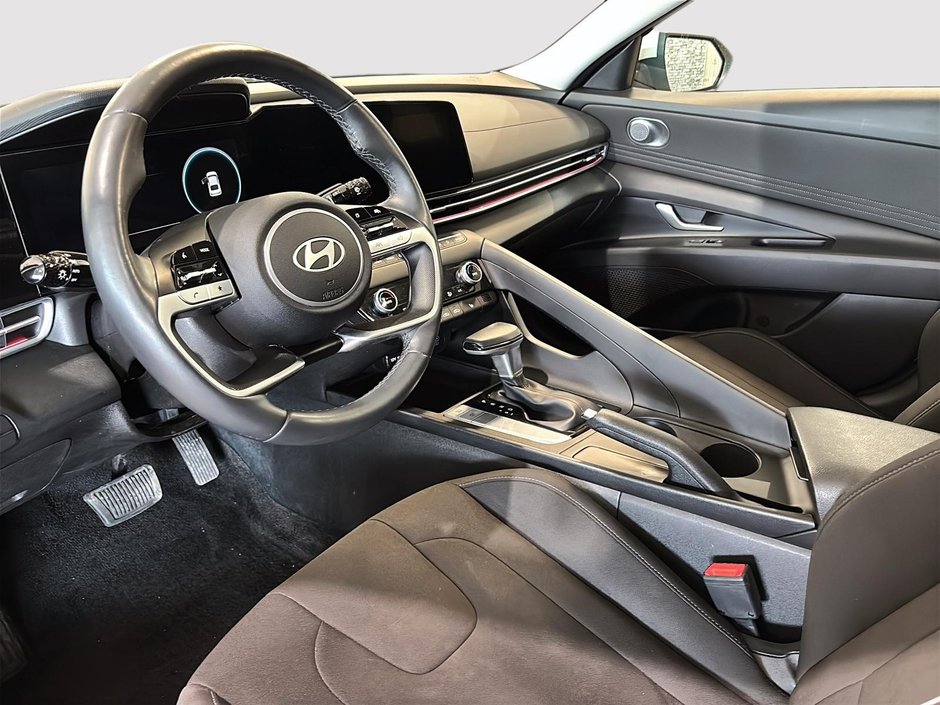 Hyundai Elantra PREFERRED TECH PACKAGE TOIT CARPLAY CAMERA KEYLESS 2025-10