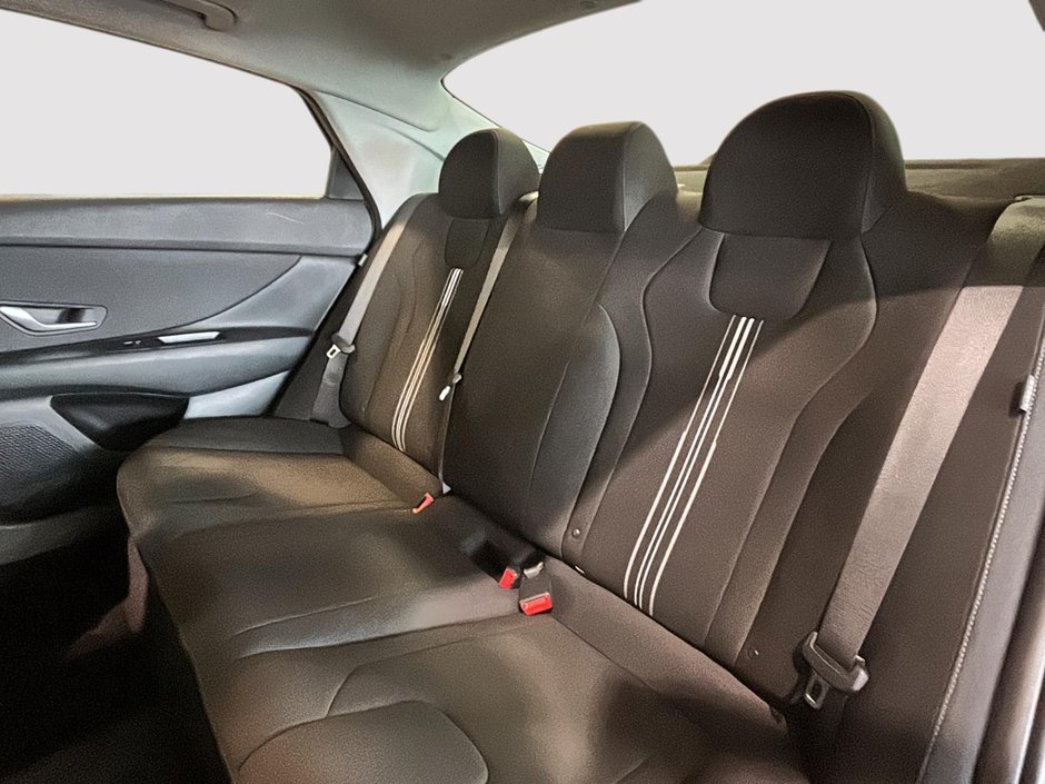 Hyundai Elantra PREFERRED TECH PACKAGE TOIT CARPLAY CAMERA KEYLESS 2025-15