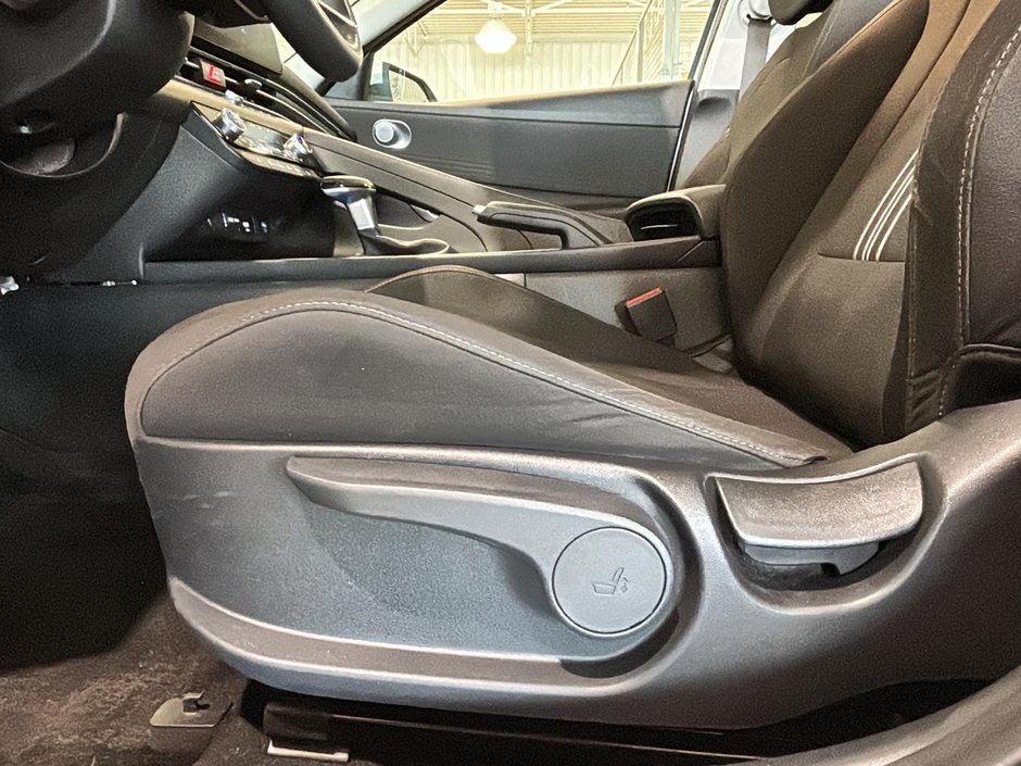 Hyundai Elantra PREFERRED TECH PACKAGE TOIT CARPLAY CAMERA KEYLESS 2025-14