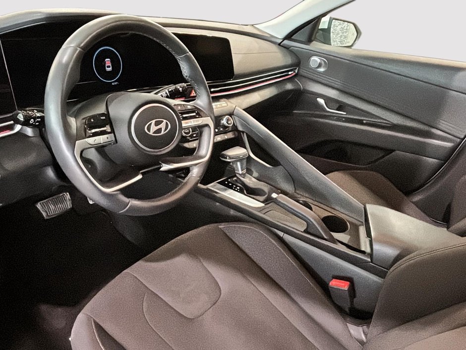 Hyundai Elantra PREFERRED TECH PACKAGE TOIT CARPLAY CAMERA KEYLESS 2025-10