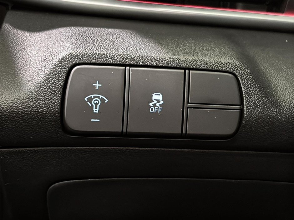 Hyundai Elantra PREFERRED TECH PACKAGE TOIT CARPLAY CAMERA KEYLESS 2025-27