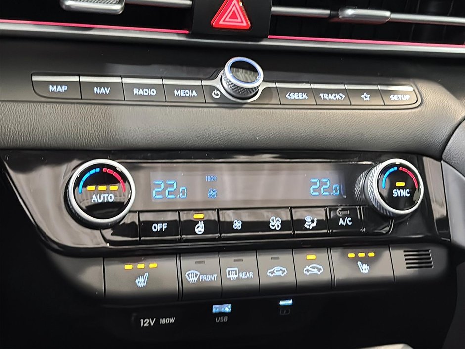 Hyundai Elantra PREFERRED TECH PACKAGE TOIT CARPLAY CAMERA KEYLESS 2025-26