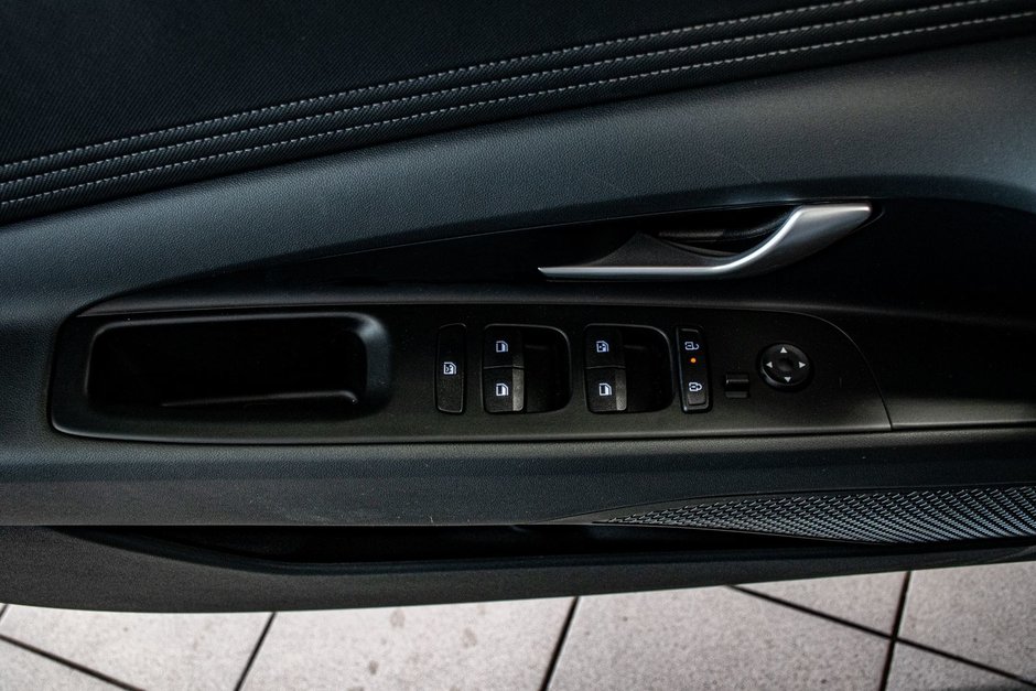 Hyundai Elantra PREFERRED TECH PACKAGE TOIT CARPLAY CAMERA KEYLESS 2025-23