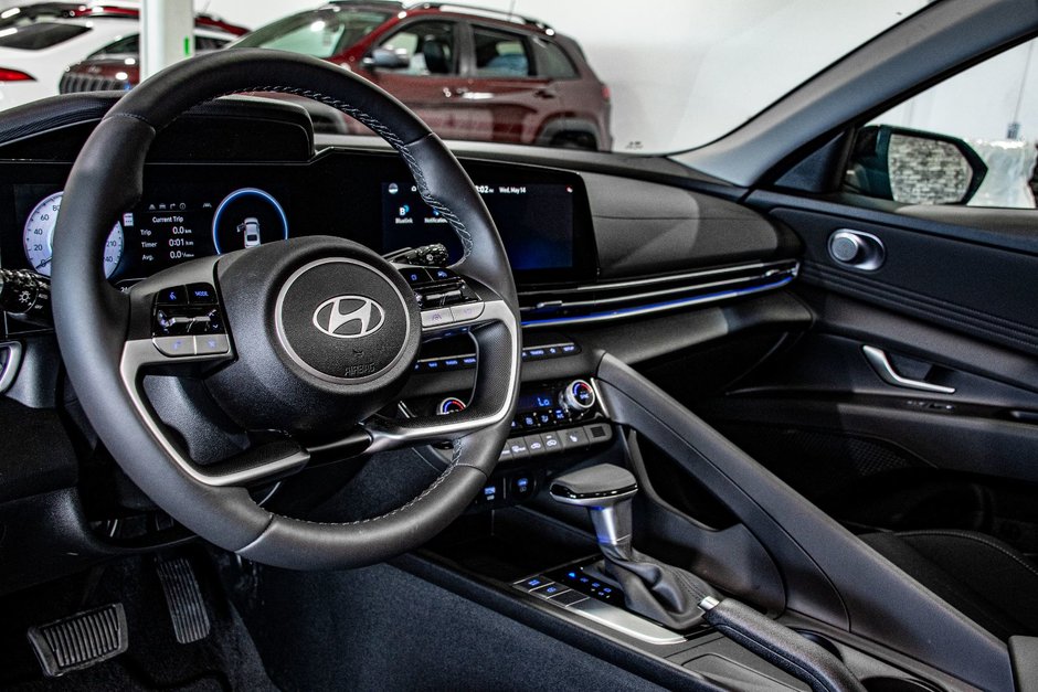 Hyundai Elantra PREFERRED TECH PACKAGE TOIT CARPLAY CAMERA KEYLESS 2025-24