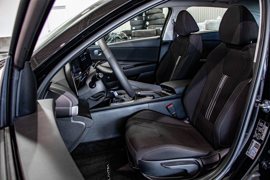 Hyundai Elantra PREFERRED TECH PACKAGE TOIT CARPLAY CAMERA KEYLESS 2025-25