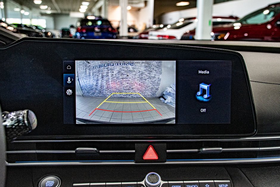 Hyundai Elantra PREFERRED TECH PACKAGE TOIT CARPLAY CAMERA KEYLESS 2025-16