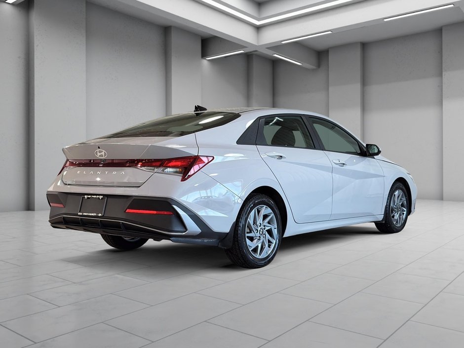 Hyundai Elantra PREFERRED CAMERA CARPLAY SIEGES CHAUFFANTS MAGS 2025-12
