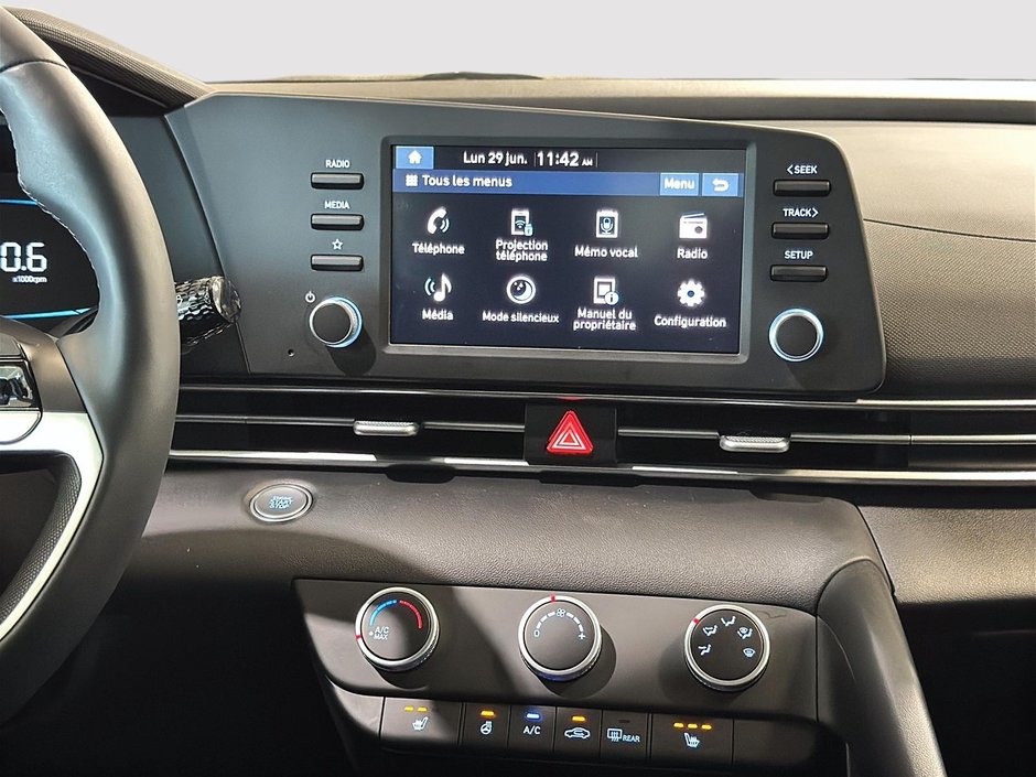Hyundai Elantra PREFERRED CAMERA CARPLAY SIEGES CHAUFFANTS MAGS 2025-20