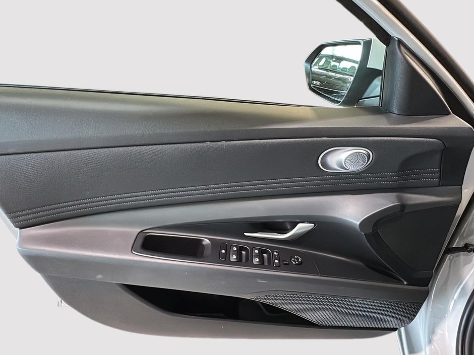 Hyundai Elantra PREFERRED CAMERA CARPLAY SIEGES CHAUFFANTS MAGS 2025-16