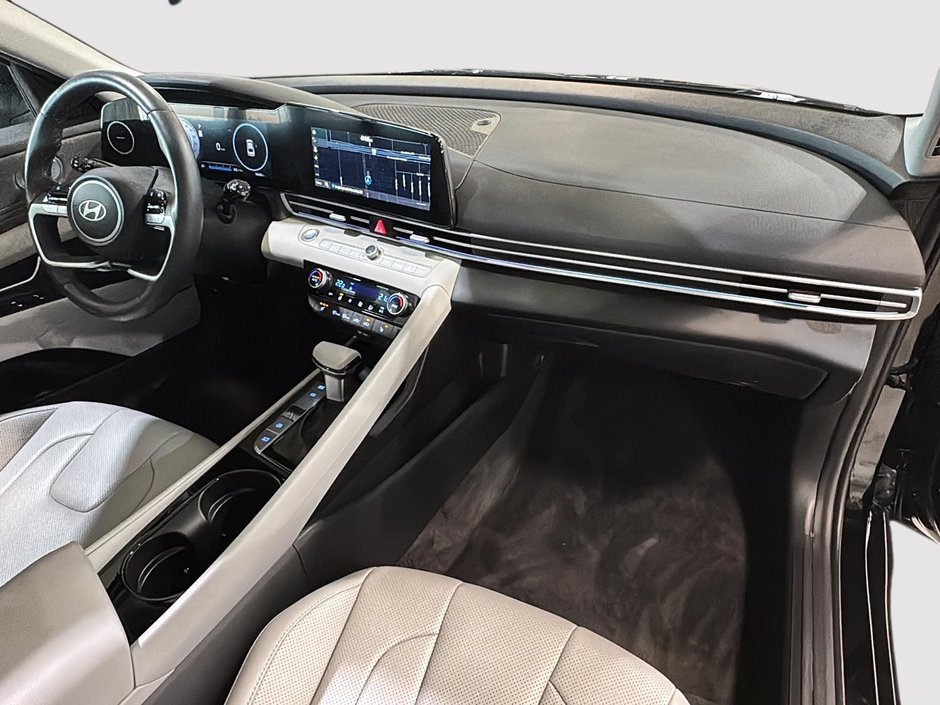 Hyundai Elantra LUXURY TOIT OUVRANT GPS SIEGES CHAUFFANTS 2025-11