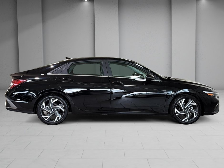 Hyundai Elantra LUXURY TOIT OUVRANT GPS SIEGES CHAUFFANTS 2025-9