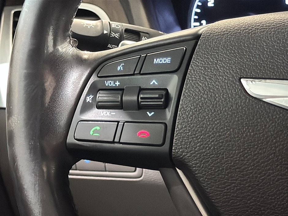 Hyundai Genesis Sedan LUXURY TOIT OUVRANT GPS CARPLAY SIEGES CHAUFFANTS 2015-31