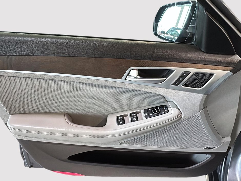Hyundai Genesis Sedan LUXURY TOIT OUVRANT GPS CARPLAY SIEGES CHAUFFANTS 2015-17