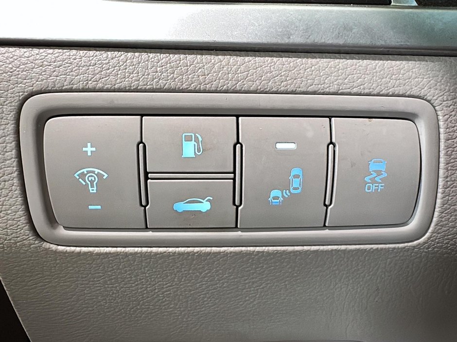 Hyundai Genesis Sedan LUXURY TOIT OUVRANT GPS CARPLAY SIEGES CHAUFFANTS 2015-37