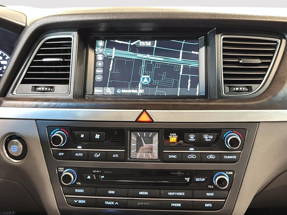 Hyundai Genesis Sedan LUXURY TOIT OUVRANT GPS CARPLAY SIEGES CHAUFFANTS 2015-22