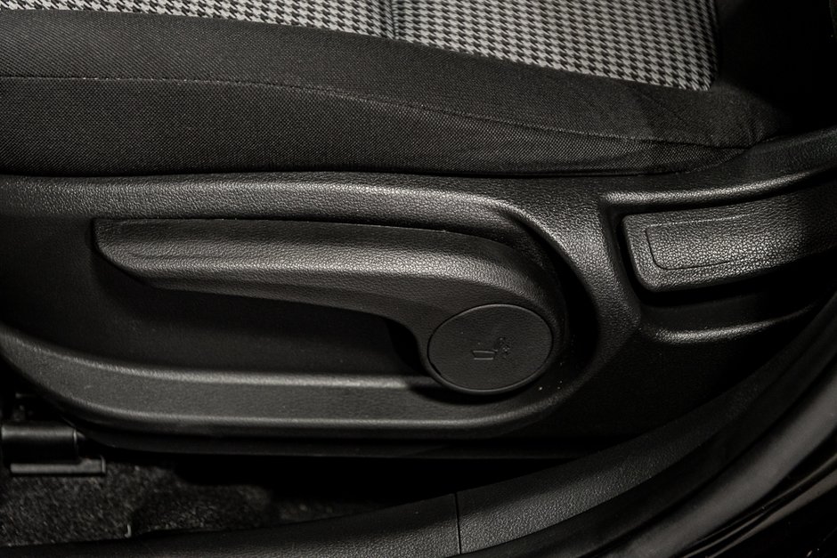 Hyundai Kona ESSENTIAL AWD SIEGES CHAUFFANTS CAMERA CARPLAY MAG 2019-17