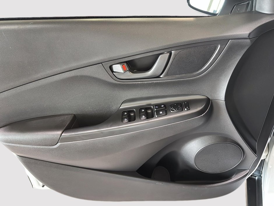 Hyundai Kona PREFERRED AWD CAM CARPLAY SIEGES CHAUFFANTS MAGS 2023-18