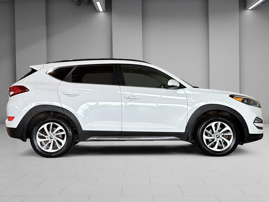 Hyundai Tucson LUXURY TOIT OUVRANT GPS CARPLAY CUIR CHAUFFANTS 2016-16