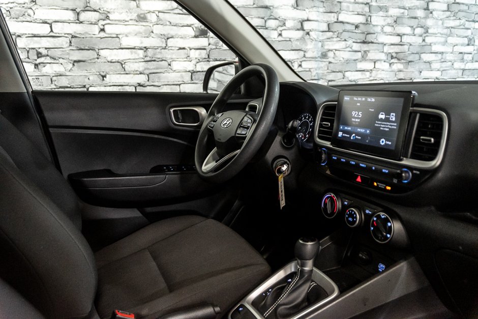Hyundai Venue ESSENTIAL SIEGES CHAUFFANTS CAMERA A/C CARPLAY 2021-28
