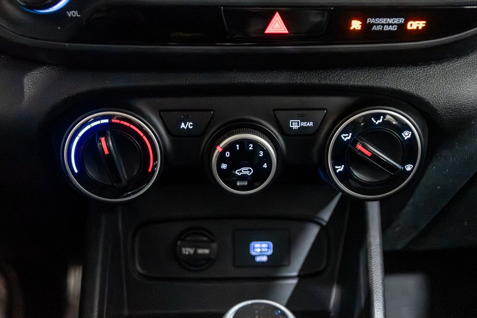 Hyundai Venue ESSENTIAL SIEGES CHAUFFANTS CAMERA A/C CARPLAY 2021-23