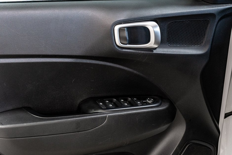 Hyundai Venue ESSENTIEL CAMERA SIEGES CHAUFFANTS A/C BLUETOOTH 2022-14