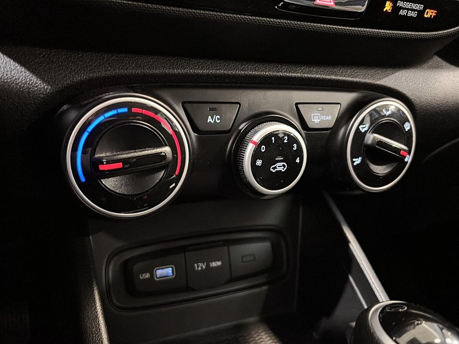 Hyundai Venue CAM. A/C ROUES 16 PO  SIEGES CHAUFFFANTS BLUETOOTH 2022-26